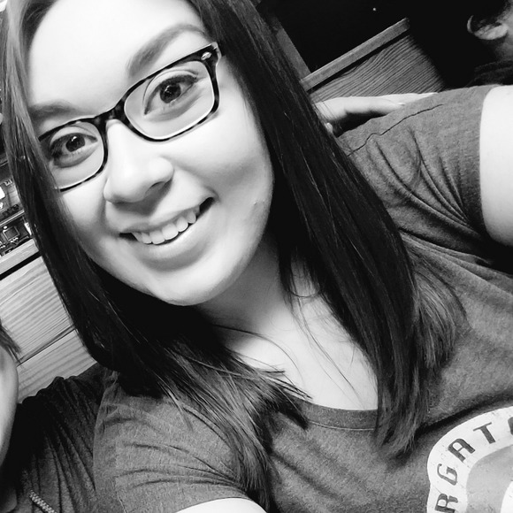 Meet your Posher, Leah - Picture 1 of 1